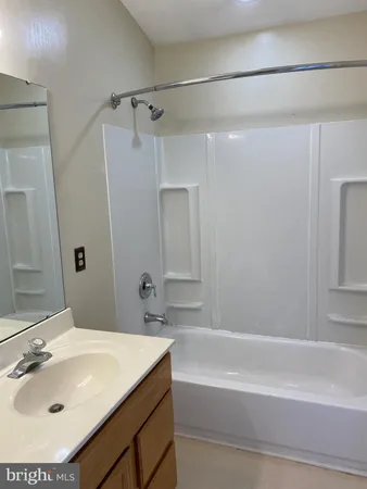 $2,550 | 13 Barclay Drive, Hockessin, DE 19707
