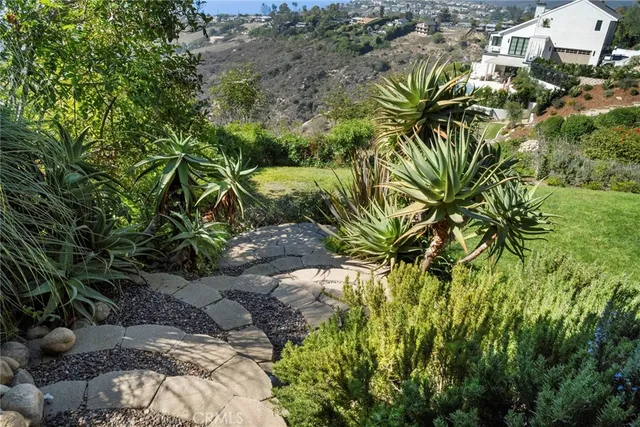 $4,950,000 | 2855 Zell Drive, Laguna Beach, CA 92651