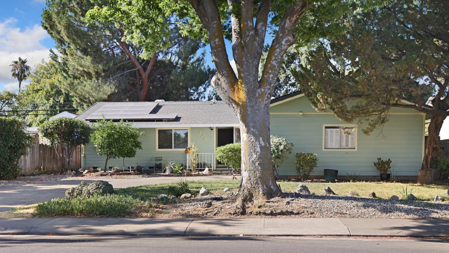 518 West Lincoln Road Stockton, CA 95207 - Photo 38 of 38 a front view of a house with garden