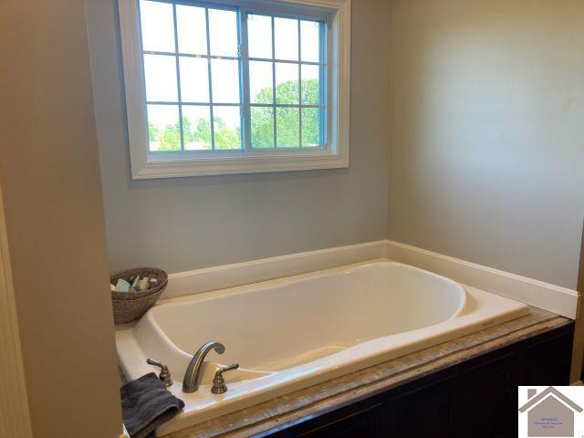 125 Hubert Road Mayfield, KY 42066 - Photo 18 of 35 primary tub