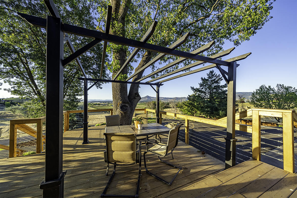 3960 Independence School Road Medford, OR 97501 - Photo 29 of 47 DSC07528-HDR-Edit