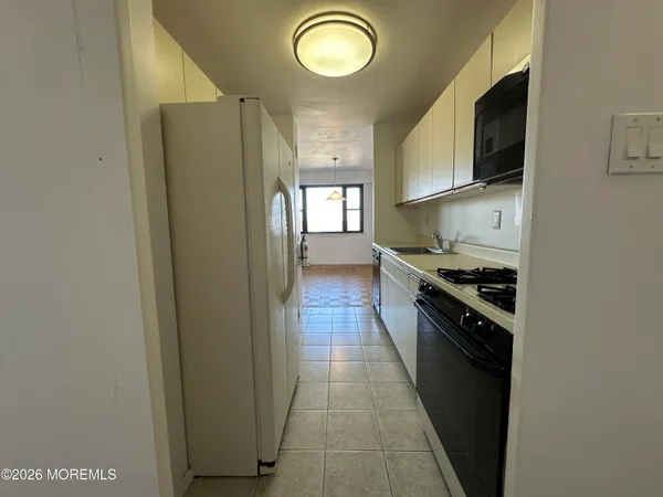 $2,800 | 10 Ocean Boulevard, Unit 4C, Atlantic Highlands, NJ 07716