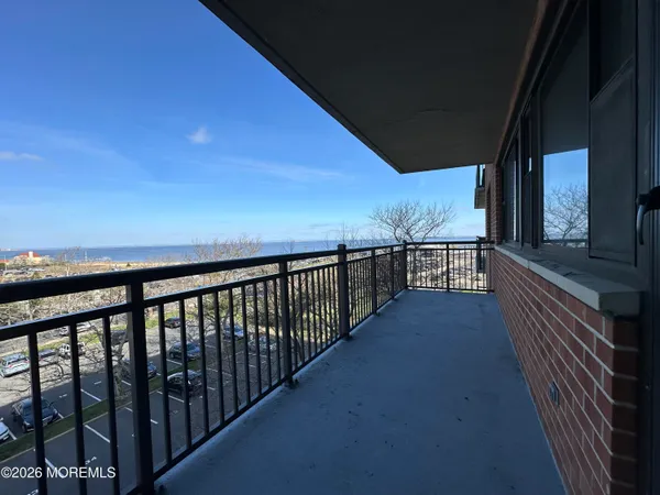 $2,800 | 10 Ocean Boulevard, Unit 4C, Atlantic Highlands, NJ 07716