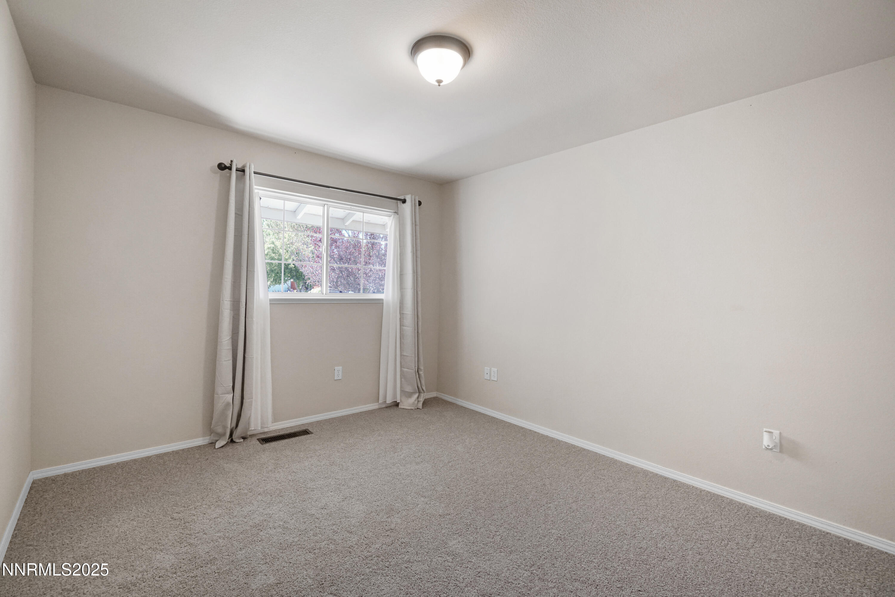 546 Yellow Jacket Road Dayton, NV 89403 - Photo 17 of 25 an empty room with windows
