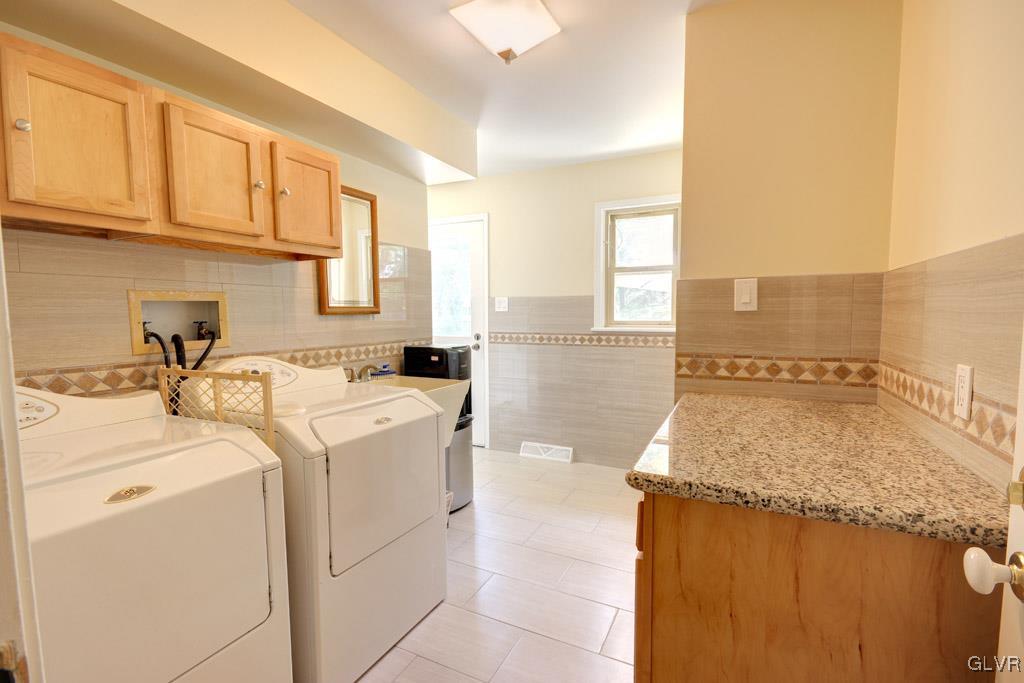 2270 Bishop Road Allentown, PA 18103 - Photo 29 of 33 a utility room with dryer and washer