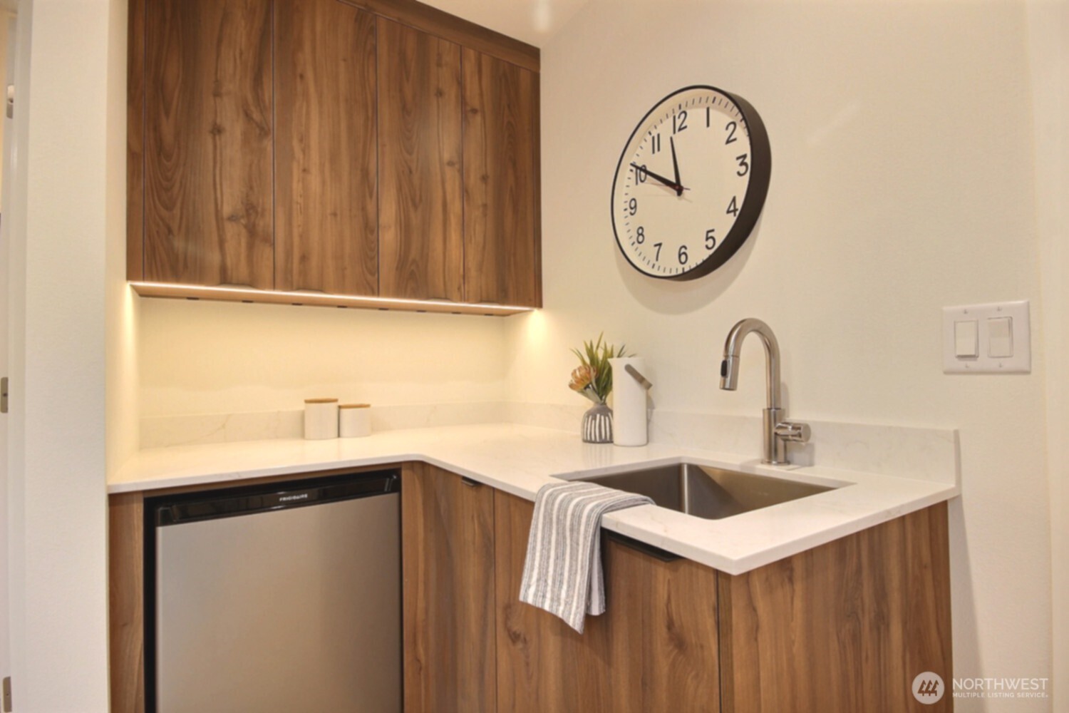 813 Northeast 90th Street Seattle, WA 98115 - Photo 17 of 35