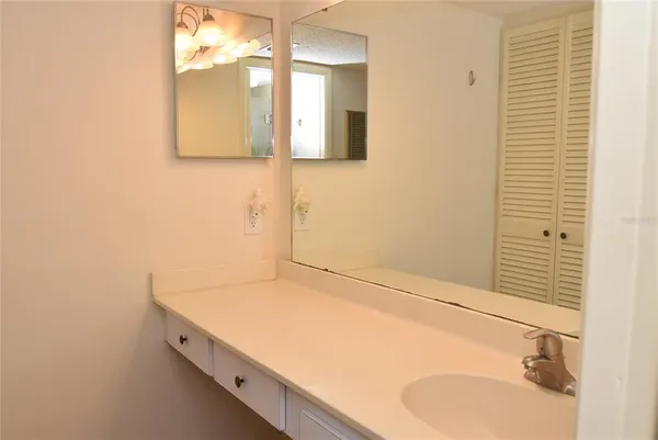 $2,000 | 1712 Glenhouse Drive, Unit GL418, Sarasota, FL 34231