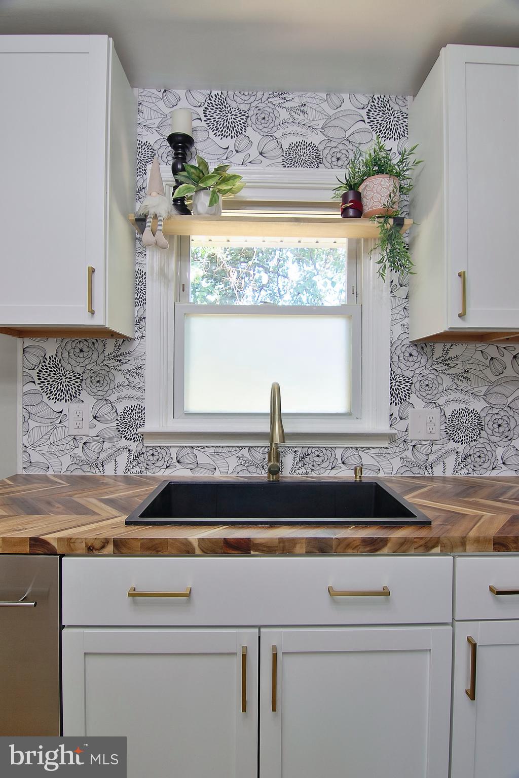1291 Shelbourne Road Reading, PA 19606 - Photo 8 of 33 Kitchen