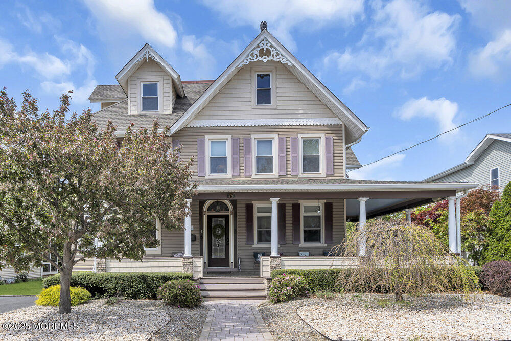 75 Elizabeth Street Keyport, NJ 07735 - Photo 1 of 61 Victorian