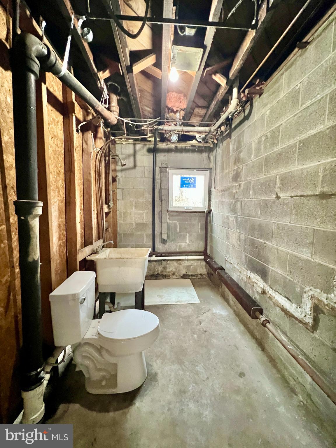 1722 Saxton Road Saxton, PA 16678 - Photo 23 of 24 a bathroom with a sink mirror toilet and bathtub