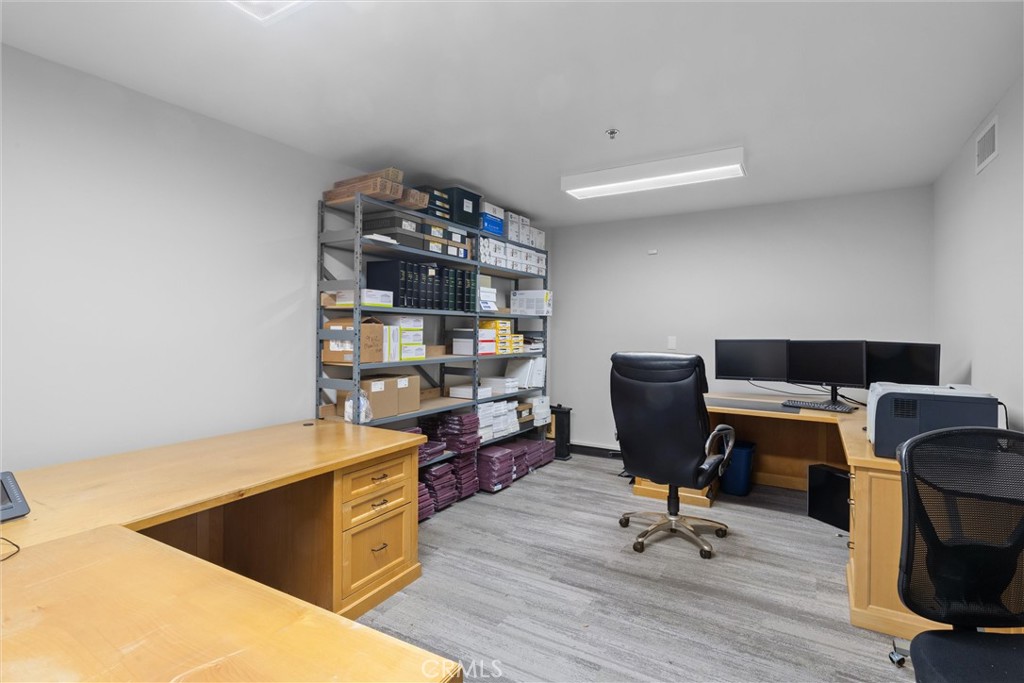 615 Clarion Court San Luis Obispo, CA 93401 - Photo 20 of 39 a workspace with furniture