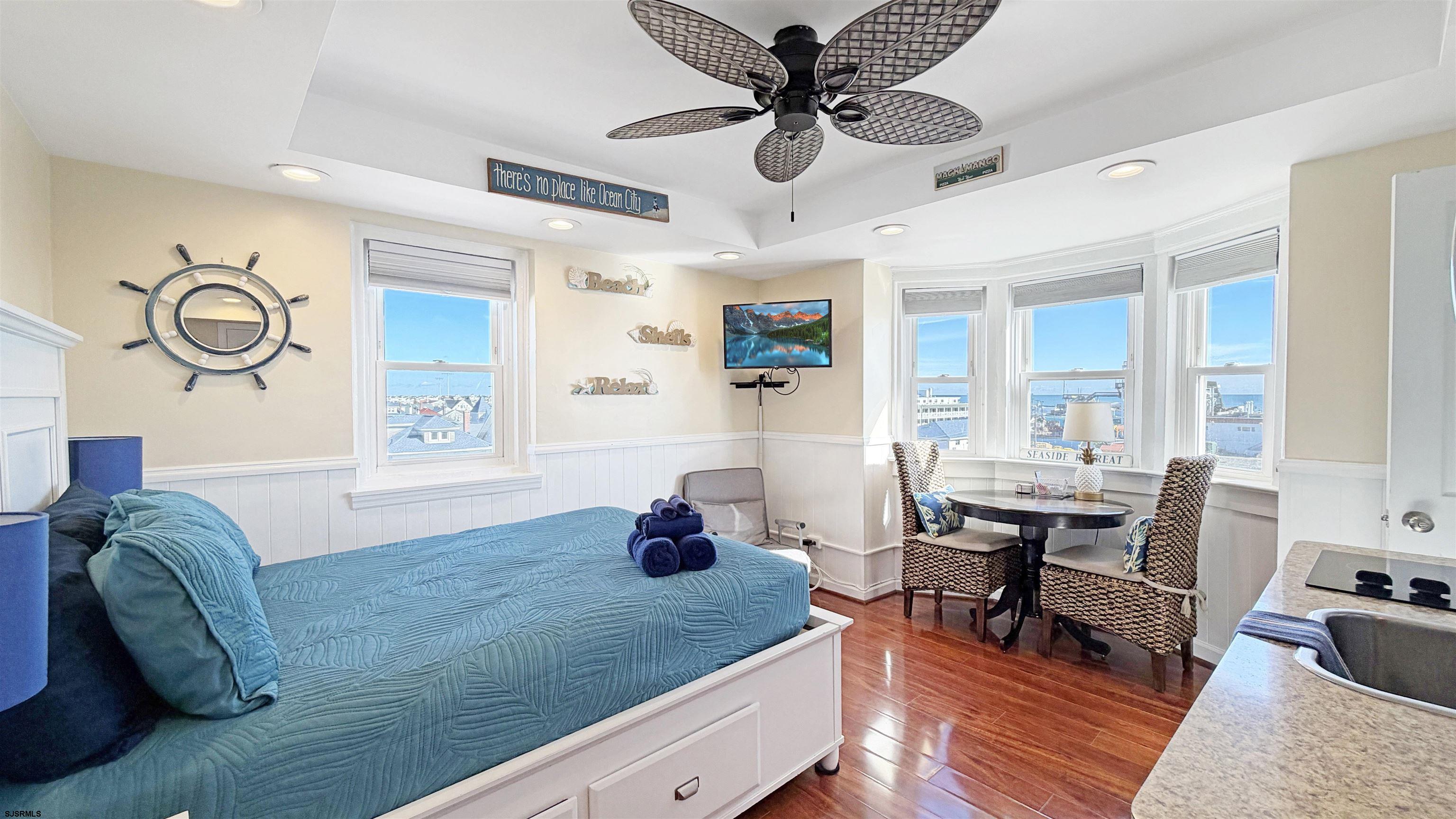 807 East 8th Street, Unit 511 Ocean City, NJ 08226 - Photo 2 of 12 a living room with furniture