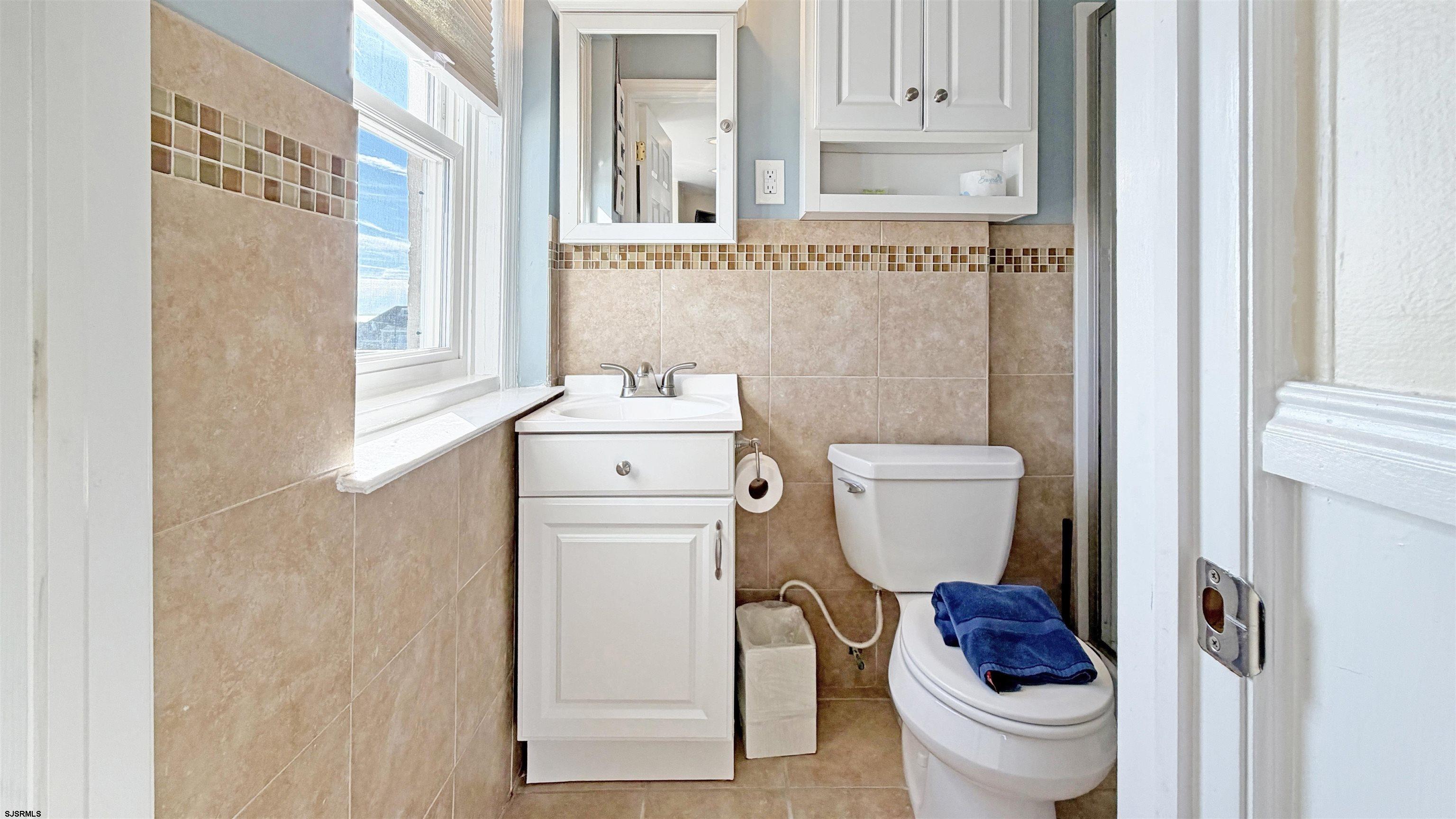807 East 8th Street, Unit 511 Ocean City, NJ 08226 - Photo 8 of 12 a bathroom with a toilet and a sink