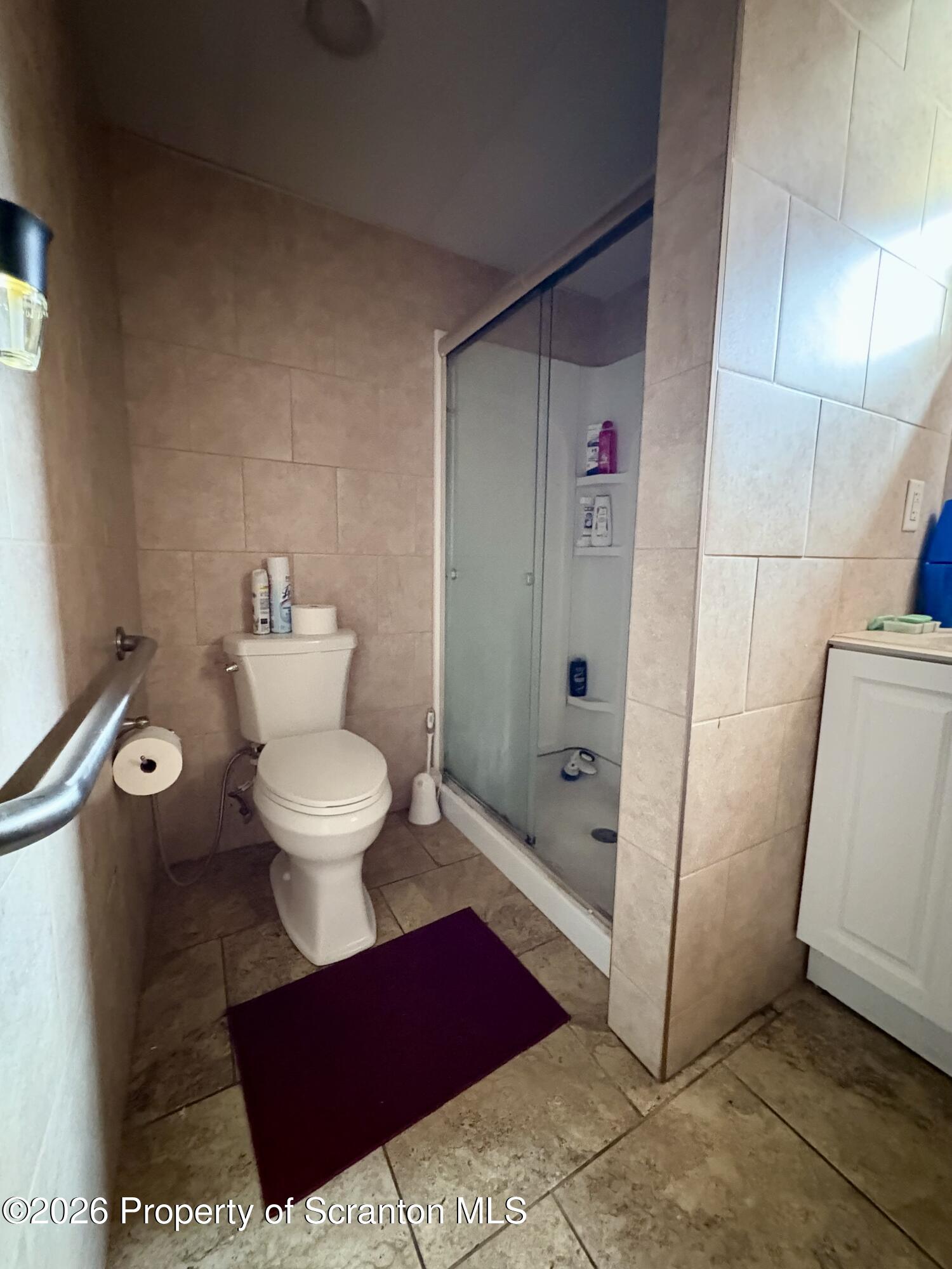 514 Brook Street Scranton, PA 18505 - Photo 8 of 15 Full Bathroom