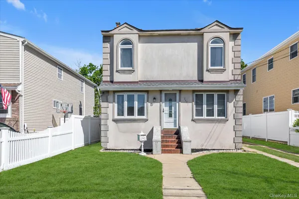 $679,000 | 2457 Williams Court, Bellmore, NY 11710
