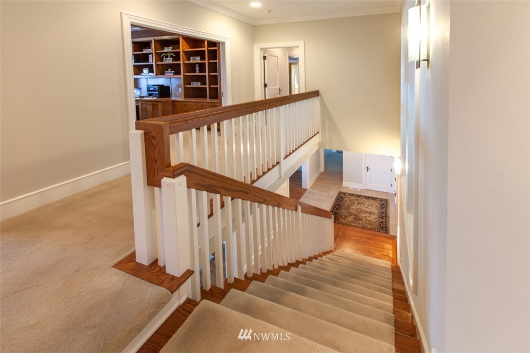 1334 Chuckanut Crest Drive Bellingham, WA 98229 - Photo 26 of 40 a view of entryway with wooden floor