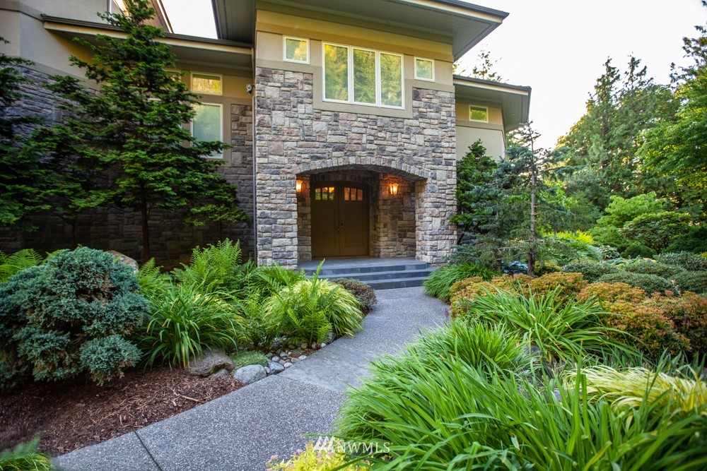 1334 Chuckanut Crest Drive Bellingham, WA 98229 - Photo 4 of 40 a front view of a house with a garden