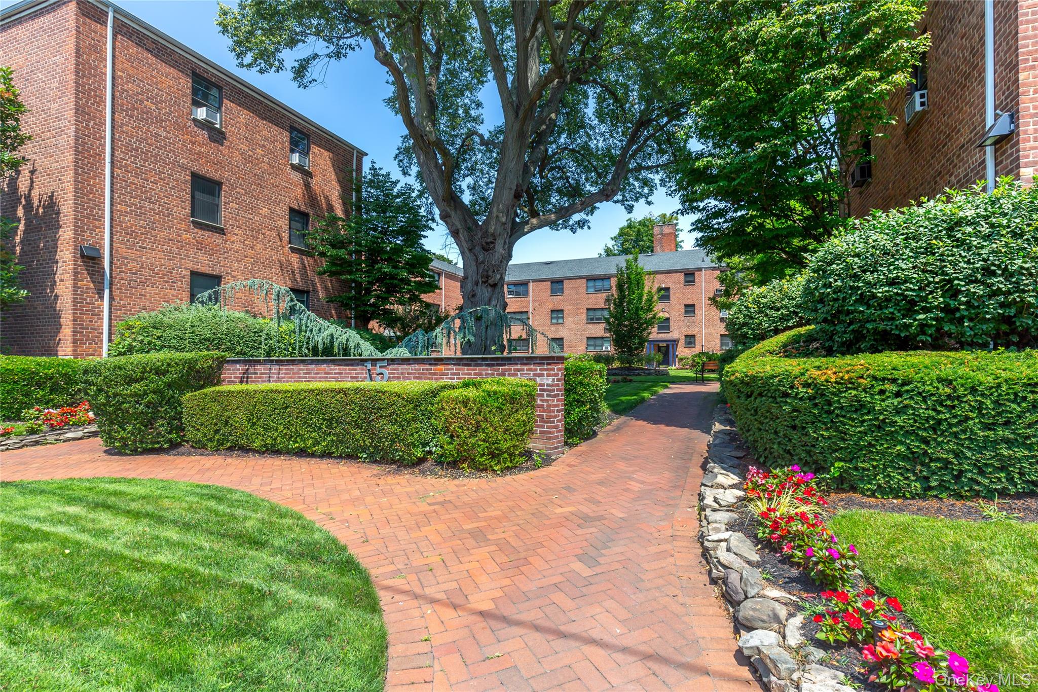 15 Beach Roads, Unit 3A Great Neck, NY 11023 - Photo 19 of 24