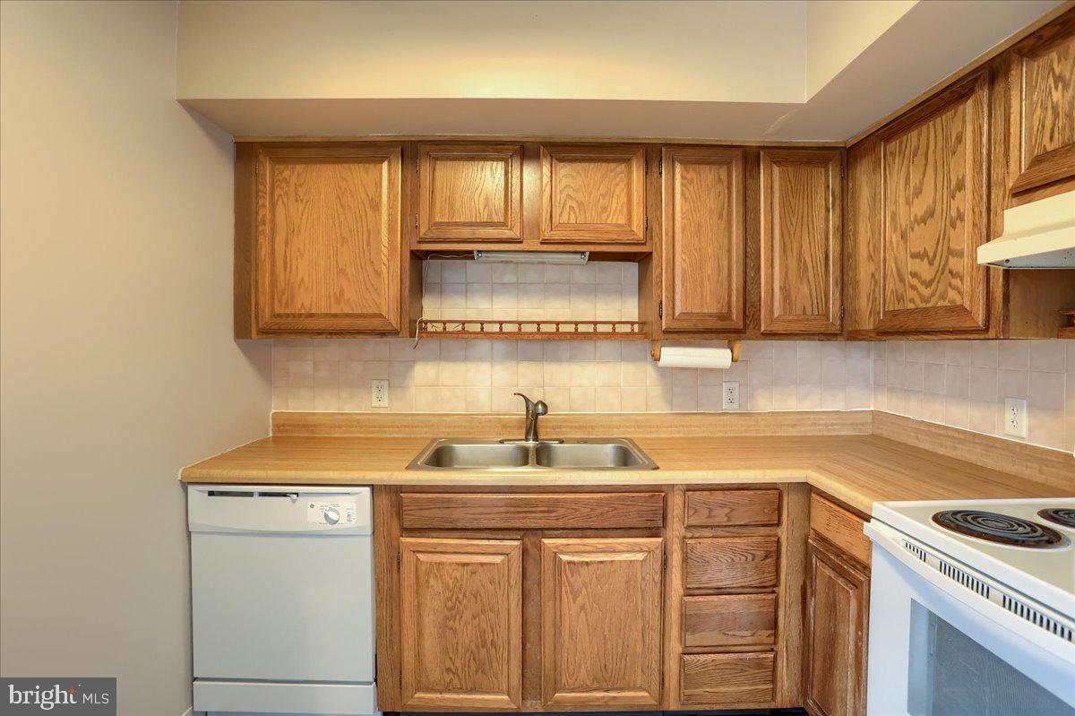 2712 Lisburn Road, Unit 201 Camp Hill, PA 17011 - Photo 14 of 29