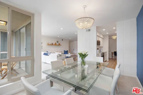 $949,000 | 809 South Bundy Drive, Unit 205, Los Angeles, CA 90049