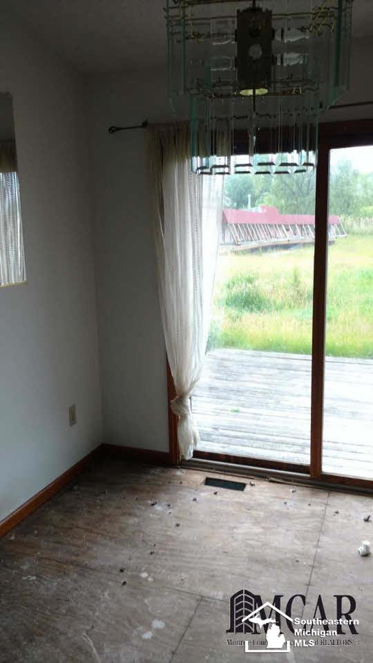 13125 Calhoun Road Milan, MI 48160 - Photo 5 of 17 21309039-4.JPG