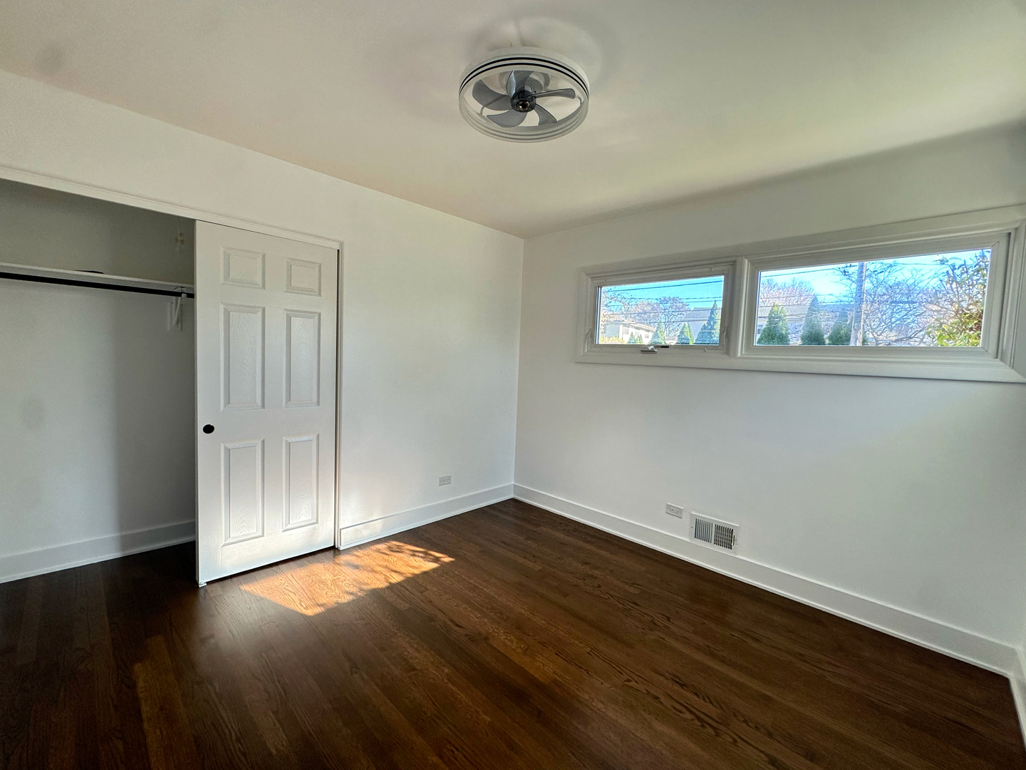 909 South Emerson Street Mount Prospect, IL 60056 - Photo 19 of 45 an empty room with wooden floor and windows