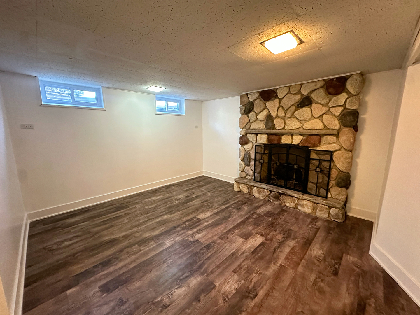 909 South Emerson Street Mount Prospect, IL 60056 - Photo 36 of 45 a view of empty room with wooden floor
