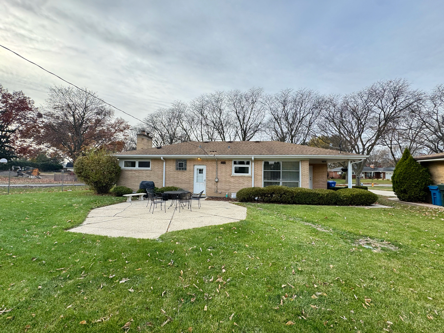 909 South Emerson Street Mount Prospect, IL 60056 - Photo 44 of 45 a front view of house with yard and green space