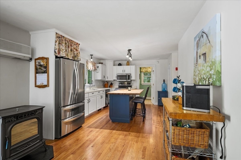 87 Clark Road Sturbridge, MA 01518 - Photo 4 of 42