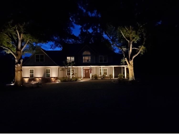 210 Poplar Acres Road Piperton, TN 38017 - Photo 2 of 40 a picture of a house with table and chairs