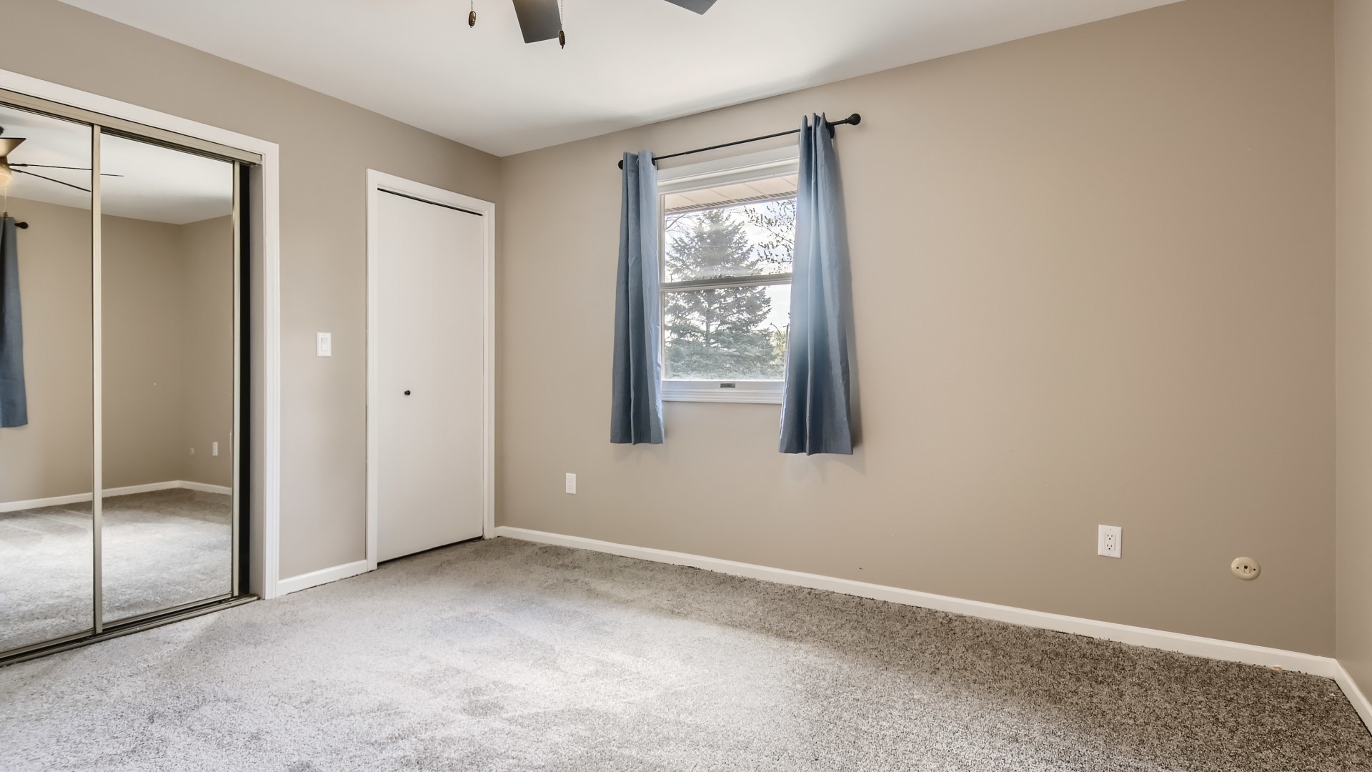 16156 Weber Road Crest Hill, IL 60403 - Photo 29 of 39 an empty room with windows and closet