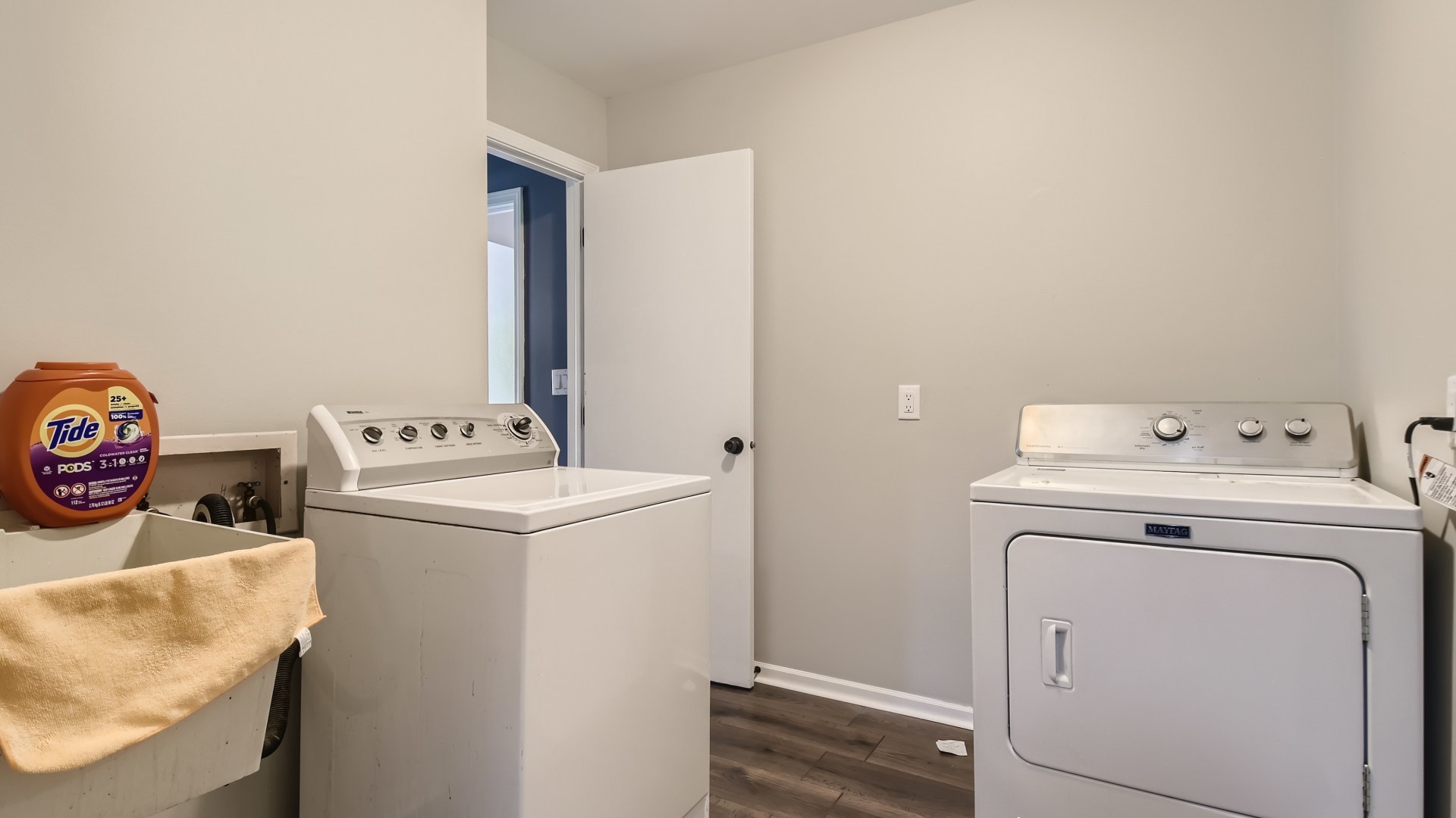 16156 Weber Road Crest Hill, IL 60403 - Photo 31 of 39 a utility room with dryer and washer