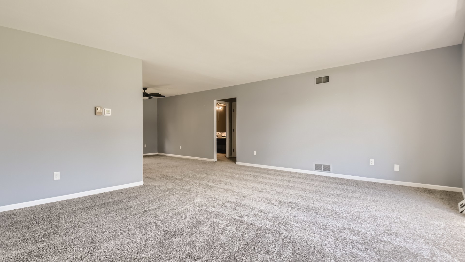 16156 Weber Road Crest Hill, IL 60403 - Photo 7 of 39 a view of an empty room