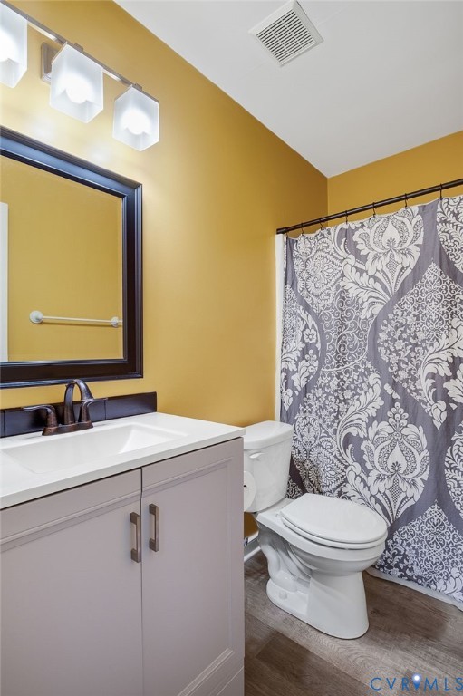 1918 Castle Glen Drive Chesterfield, VA 23236 - Photo 21 of 33 a bathroom with a toilet sink and mirror
