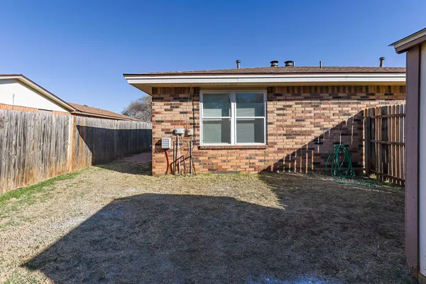 $1,100 | 8214 Vernon Avenue, Unit B, Lubbock, TX 79423
