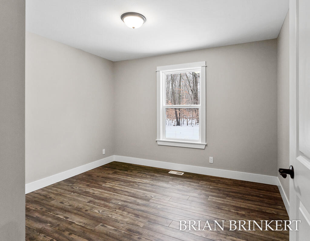 5233 West Lakewood Road Whitehall, MI 49461 - Photo 22 of 48 5233W.LakewoodRd-26LoRes