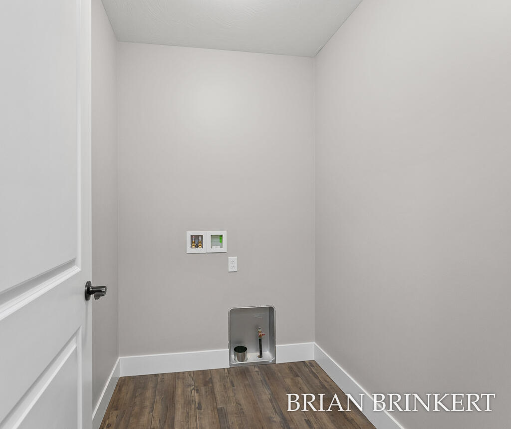 5233 West Lakewood Road Whitehall, MI 49461 - Photo 28 of 48 Laundry room