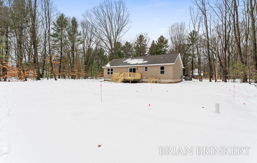 5233 West Lakewood Road Whitehall, MI 49461 - Photo 5 of 48 5233W.LakewoodRd-7LoRes - Copy