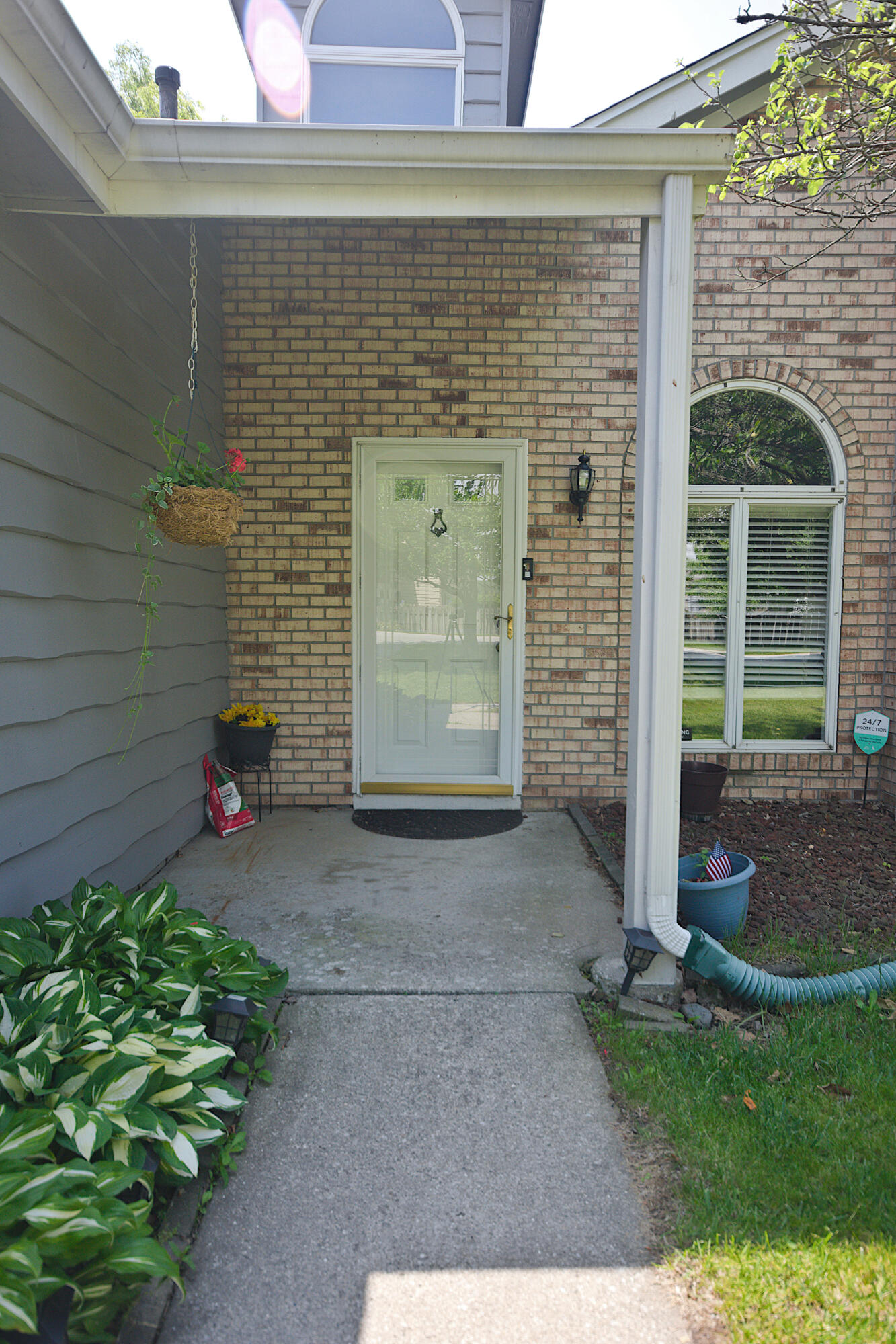 1831 Springvale Drive Crown Point, IN 46307 - Photo 2 of 25 1333x2000