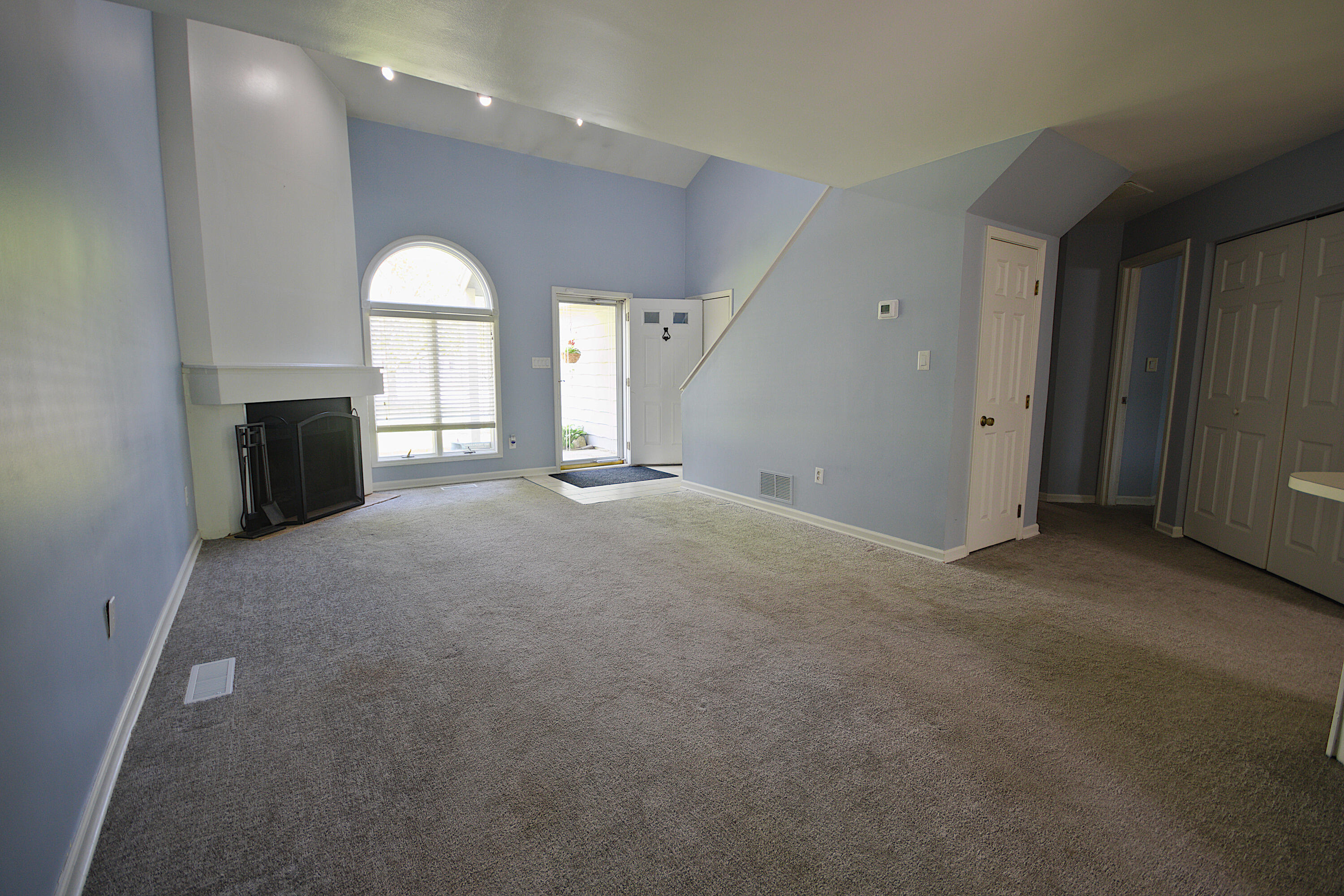 1831 Springvale Drive Crown Point, IN 46307 - Photo 4 of 25 3000x2000