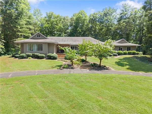 $779,000 | 386 Stewart Lane, Clarkesville, GA 30523