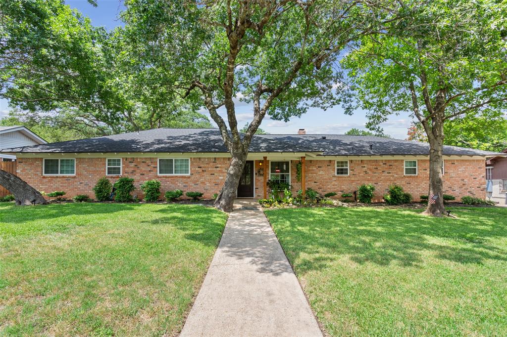 7844 Fairway Road Woodway, TX 76712 - Photo 4 of 37