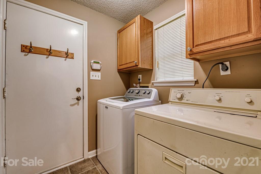 4516 Brownes Ferry Road Charlotte, NC 28269 - Photo 11 of 32 a utility room with dryer and washer