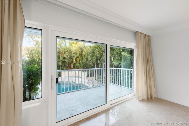 $1,900,000 | 7161 East Lago Drive, Coral Gables, FL 33143