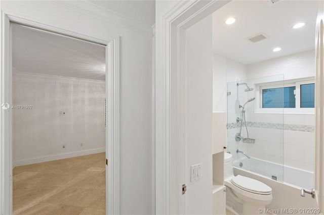 $1,900,000 | 7161 East Lago Drive, Coral Gables, FL 33143