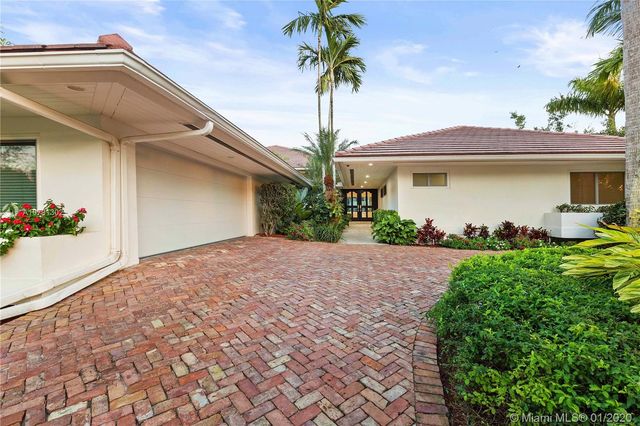 $1,900,000 | 7161 East Lago Drive, Coral Gables, FL 33143