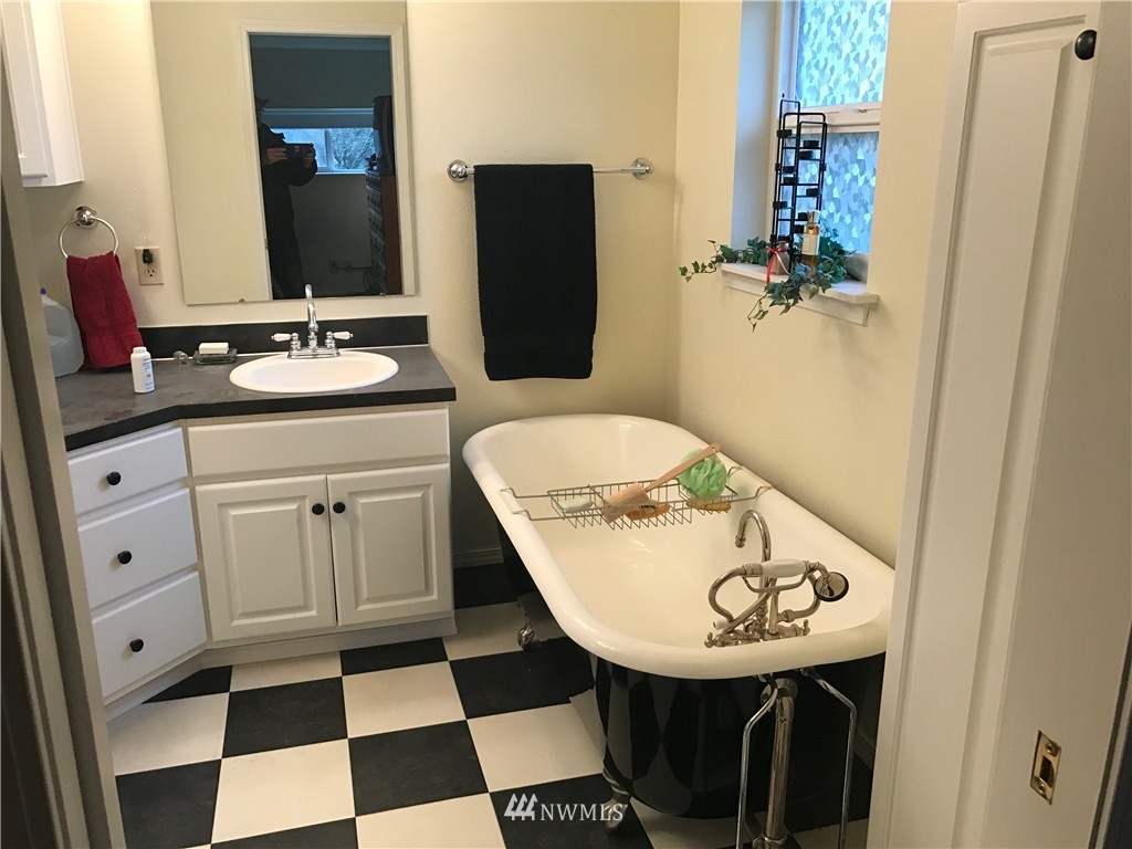 10330 James Road Southwest Rochester, WA 98579 - Photo 5 of 7