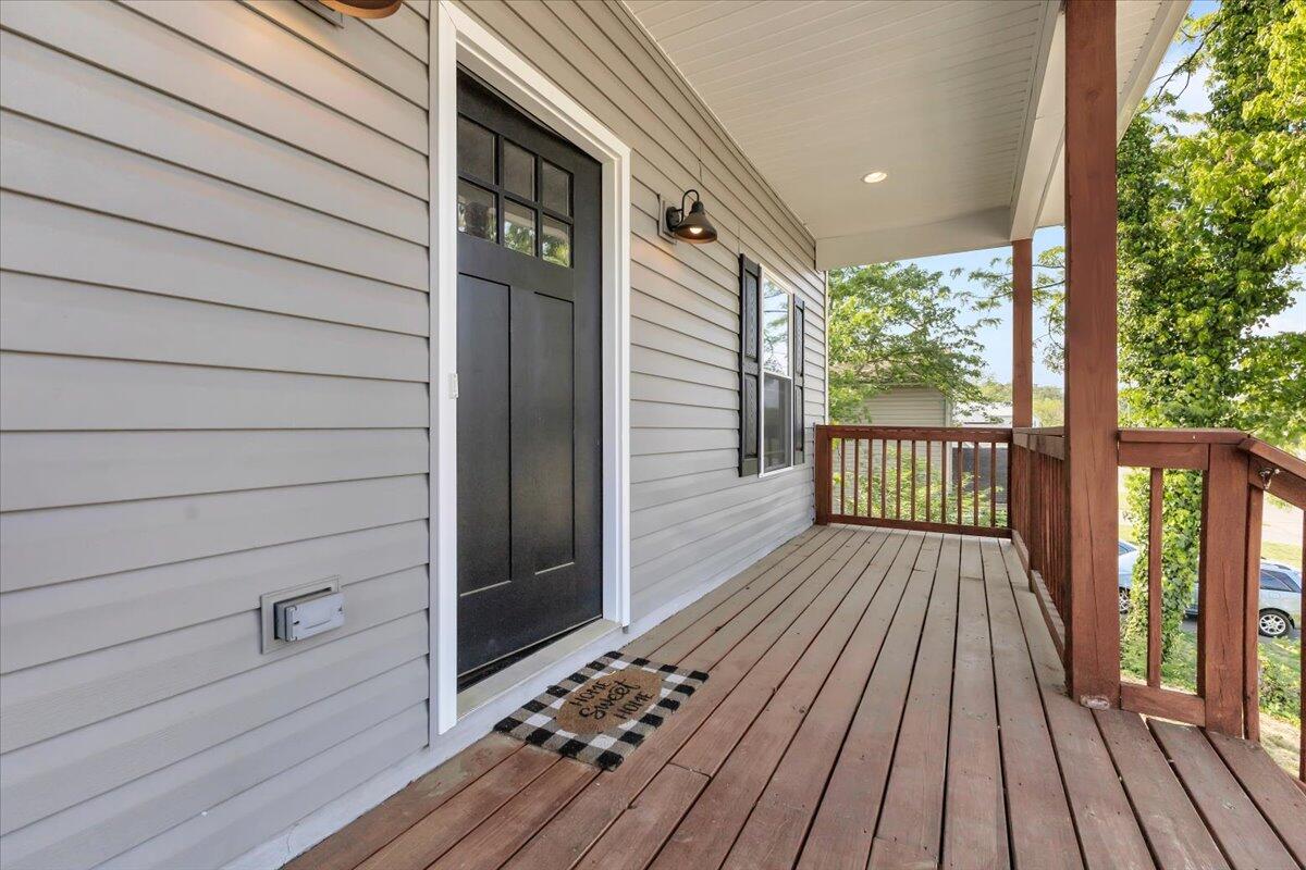 1624 24th Street Northeast Roanoke, VA 24012 - Photo 3 of 25 a view of wooden balcony