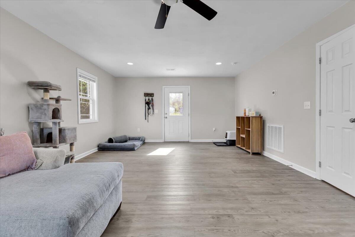1624 24th Street Northeast Roanoke, VA 24012 - Photo 7 of 25 a view of a livingroom with furniture and a ceiling fan