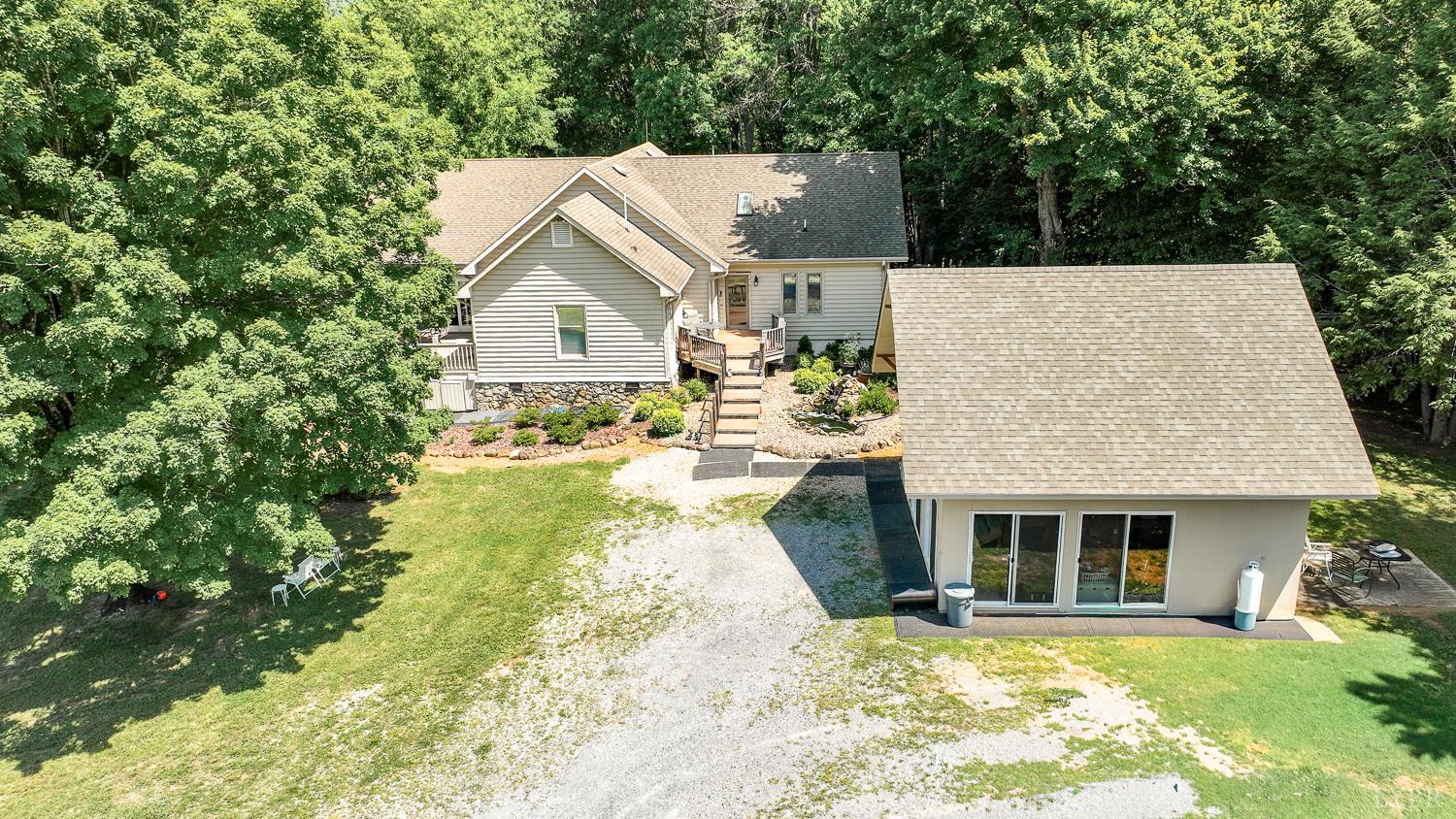 1361 Hurricane Creek Road Goode, VA 24556 - Photo 4 of 86
